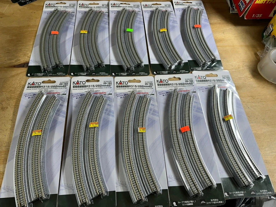 N KATO UNITRACK 282mm CONCRETE TIE SUPERELEVATED CURVE DEAL! - Image 1 of 4