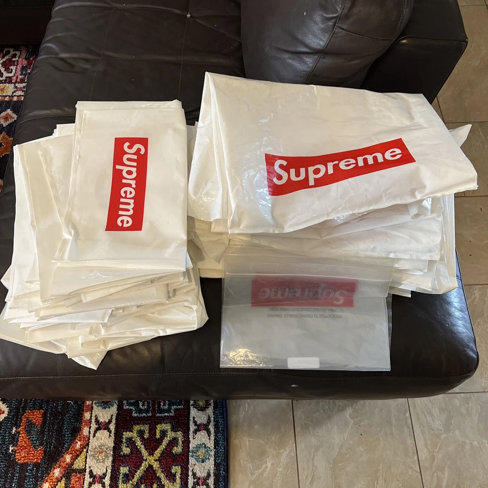 Bolsa de compras de plástico blanca Supreme logotipo de caja roja LOTE de 60 bogo tnf cdg 4 tamaños Foto 1 de 3
