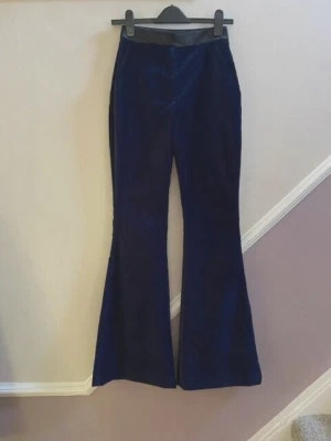 KAREN MILLEN LADIES ITALIAN STRETCH VELVET FLARE TROUSERS NAVY BLUE SIZE 6 UK - Image 1 of 3