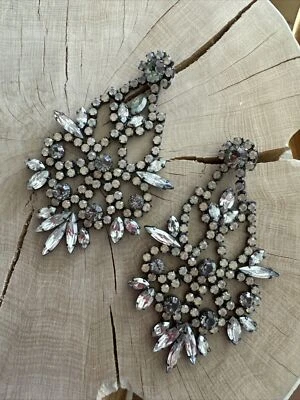 AUTHENTIC Elizabeth Cole SWAROVSKI White Gray Opal Chandelier DROP Long EARRINGs Foto 1 de 2