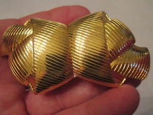 VINTAGE PAQUETTE ABSTRACT RIBBON DESIGN BELT BUCKLE - GOLD TONE - GW13 - Picture 1 of 3