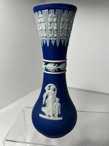 SELTEN ~ SPÄTES 19. JH. WEDGWOOD DUNKELBLAUE JASPERWARE VASE #1628 - "VENUS & AMOR" - Bild 1 von 8