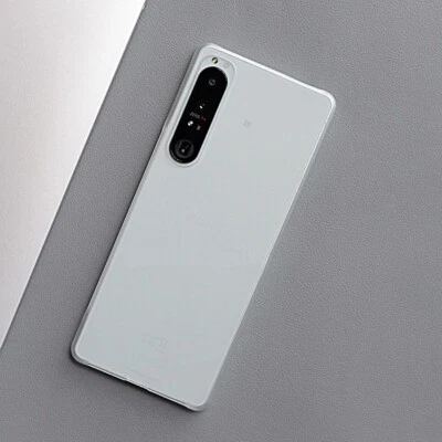 Funda rígida mate semi transparente blanca para Sony Xperia 1II 1IV 5 5II 10II10IV Foto 1 de 4