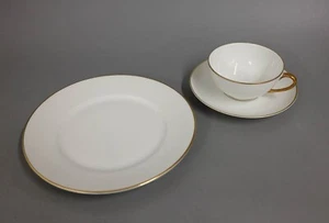 Gedeck Teetasse mit UT Kuchenteller Hutschenreuther Selb weiss + Goldrand - Bild 1 von 8