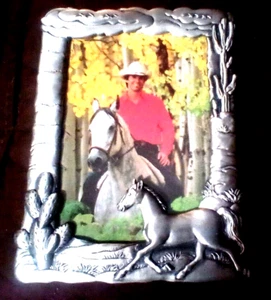 NEW PEWTER PICTURE PHOTO FRAME HORSE CACTUS DESERT SCENE HOLDS PHOTO 5" X 3.5" - Picture 1 of 5
