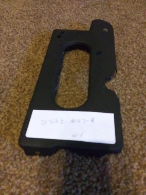 Soporte de pestillo de capó Ford LTD 1975-78 NUEVO DE STOCK D5AZ-16747-A #1 Foto 1 de 4