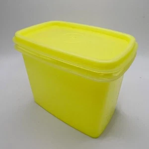 Vintage Tupperware Yellow Shelf Saver Storage Container w/ Lid (1243-5) 5"x4"x3" - Picture 1 of 4