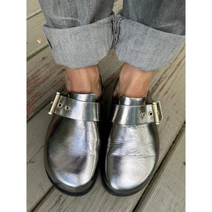 VENUS METALLIC SHEARLING PANTOLETTEN Gr. 40, US 9. SILBER GOLD SCHNALLE  - Bild 1 von 19
