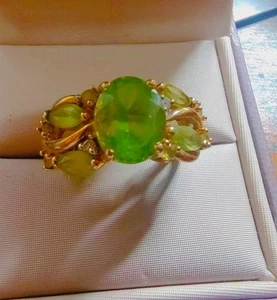 Herrlicher 10k Goldring mit grünem Stein, Größe 7 --3,87 Gramm ((C56)) - Bild 1 von 5