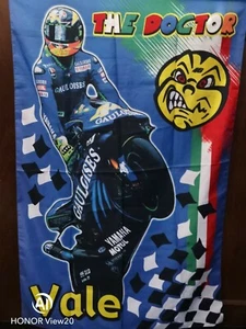 BANDIERA FLAG THE DOCTOR VALENTINO ROSSI MOTO CORSA - Foto 1 di 1