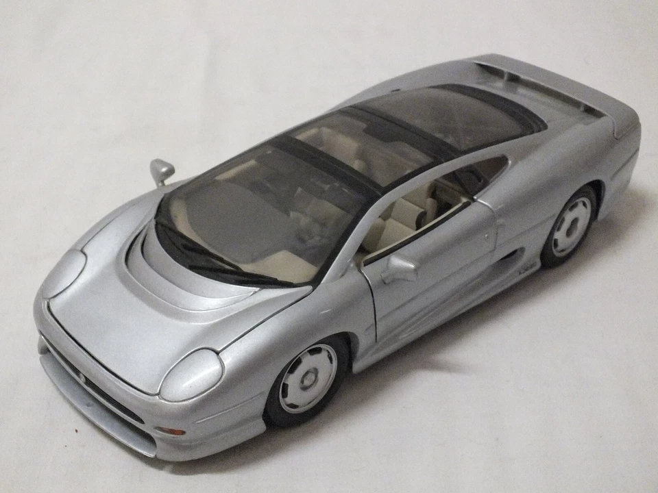 Jaguar XJ220 1/18 Maisto - Immagine 1 di 1