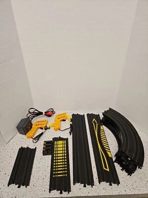 Piezas de repuesto para pistas de carreras eléctricas Tyco Supervettes T6687 (17) piezas sin probar Foto 1 de 4