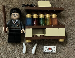 LEGO Harry Potter figure+Brown Wand Gryffindor 2010+SPIDER+POTION BENCH+LETTER