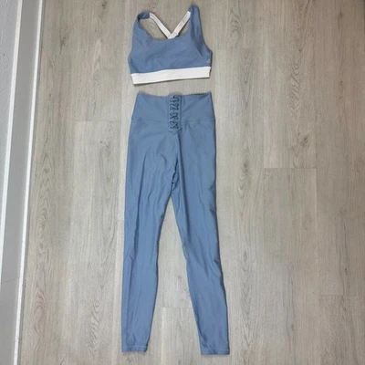 We Wore What Activewear Conjunto Sujetador Deportivo y Leggings Talla Pequeña Azul Blanco Foto 1 de 4