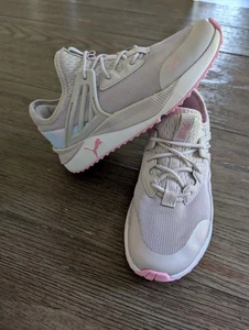 LN* PUMA Athletic Shoes Girls Size 13 Very Cute - Bild 1 von 5