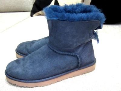 Botas Cortas Azul Oscuro Talla 8 UGG Arcos Muy Buen Estado Foto 1 de 4
