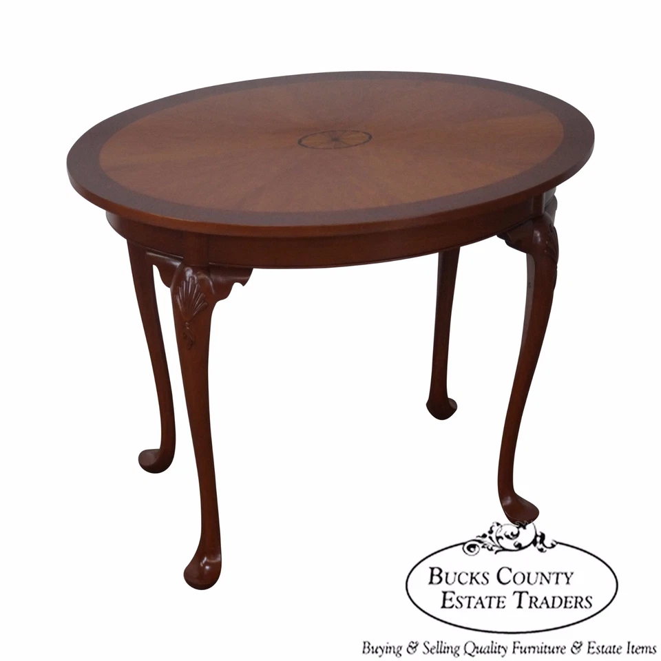 Mesa auxiliar ovalada con incrustaciones de caoba hecha a mano por Alvin Rothenberger Foto 1 de 4