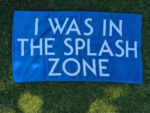 KYLIE MINOGUE LES FOLIES TOUR OFFIZIELLES MERCH 2011 SPLASH ZONE HANDTUCH BRANDNEU - Bild 1 von 3