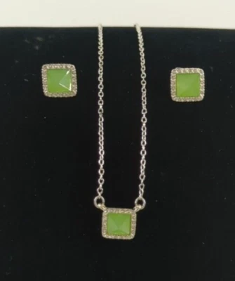 Avon NECKLACE & EARRINGS Gift Set Delicate Designs Pyramid Green With Extender - Image 1 of 4