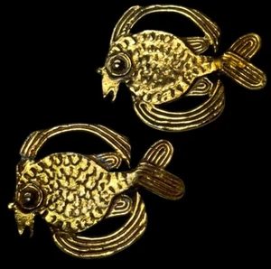 Vtg 1980s 2- 'Flying Fish' Pin Brooch Signed Alva Studios Gold-Tone - Picture 1 of 5