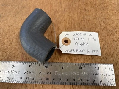 Новый из старых запасов 1939 1940 Dodge Truck 1 и 1-1/2 тонны водяной насос обходной шланг Mopar # 918494 - Изображение 1 из 4
