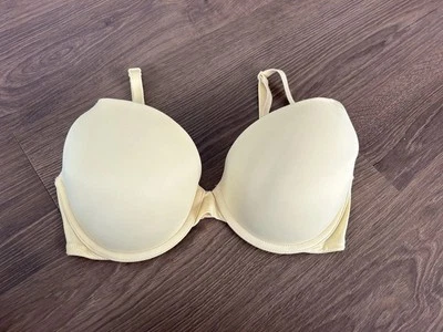 Sujetador push up acolchado amarillo rosa Victoria's Secret talla 32DD Foto 1 de 4