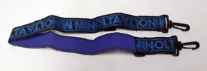 "Vintage OEM MINOLTA fotocamera nera e blu firma cinturino collo in tela ampia 35" - Foto 1 di 3