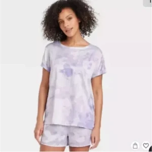 Camiseta para dormir satinada Stars Above Purple Tie-Dye talla XS - Imagen 1 de 6