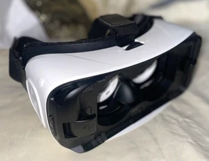 Oculus Gear VR Headset - White, Untested, Virtual Reality (No Accessories) - Picture 1 of 4