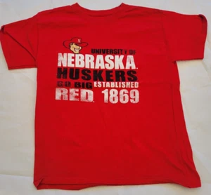 Rotes T-Shirt Jungen Medium (23×16 Zoll) Nebraska Corn Huskers Go Big - Bild 1 von 5