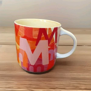 NUOVA tazza da caffè Anthropologie multicolore ceramica Lottie monogramma "M" tazza da tè - Foto 1 di 4