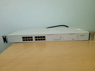 Conmutador Ethernet 3Com Baseline 2016 (3C16470) 16 puertos 10/100 montaje en rack - probado Foto 1 de 4