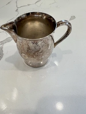 Reproducción vintage Sm Silver Creamer de WM Rogers And Sons Paul Revere Foto 1 de 4