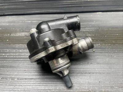 2015 Suzuki GSXR750 Engine waterpump, cooling water pump #12425 - Image 1 of 4