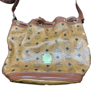 MCM Visetos echt braun Kordelzug Schultertasche Leder Monogramm Logo gold - Bild 1 von 15