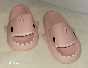 Shark Slides Cloud Non-Slip Slippers Children's US Size 4 EU 36-37 Pink Fun NWOT - Picture 1 of 9