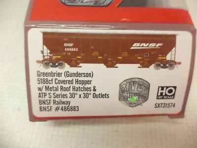 ScaleTrains Ho SXT31574, Greenbrier 5188 Covered Hopper, BNSF486883 - Image 1 of 2