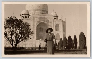 Postcard RPPC Photo India Taj Mahal Woman Wearing Hat Vintage Posted 1937 - Bild 1 von 2