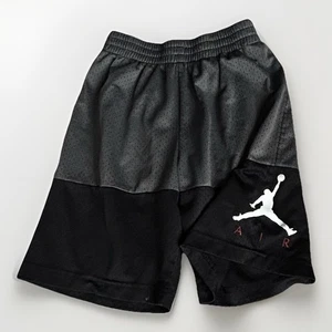 Air Jordan Boys Basketball Athletic Short Black, Gray Elastic Waist Size 8 - 10 - Picture 1 of 3