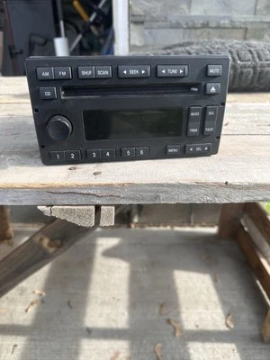 2005-2011 Mercury Grand Marquis Am Fm Cd Player Radio Receiver FBRPB - Image 1 of 2