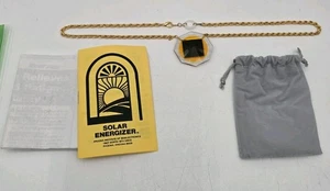 COLLANA VINTAGE 1979 ENERGIA SOLARE CELLA SOLARE PENDENTE WICCA CHARM - Foto 1 di 3