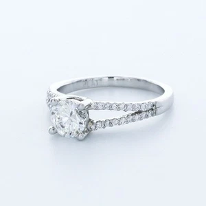 ANILLO ACENTO BANDA DIVIDIDA 4 PUNTAS PLATINO CORTE REDONDO E/VS2 DIAMANTE NATURAL 1,5 QUILATES - Imagen 1 de 3