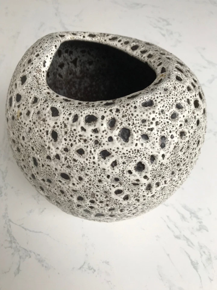 Vase eiförmig 2,3 l weiß mit schwarzen Punkten glasiert | vase egglike 2.3 l - Bild 1 von 4