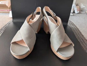 Clarks Khaki Green Wedge Sandals Size 7.5 (T32) - Picture 1 of 8