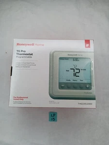 Honeywell *CONTRACTOR BRANDED - see pics*  TH6220U2000 T6 PRO - Picture 1 of 6
