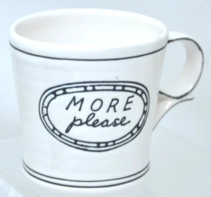Taza de café Anthropologie Molly Hatch cerámica negra blanca más por favor - Imagen 1 de 4