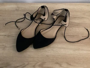 Scarpe basse a punta Rue 21 donna nere alla caviglia con lacci misura 9 indossate una volta - Foto 1 di 2