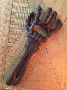 Skeleton Hand Bottle Opener Bar Pub Bartender Gift Cast Iron Retro Beer Decor - Picture 1 of 1