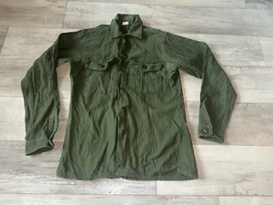 Camicia vintage US Army Og-107 classe 1 con bottoni taglia 15,5x35 verde Vietnam 1970 - Foto 1 di 10