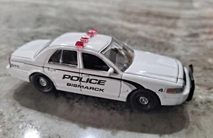 2009 Greenlight Hot Pursuit 1:64 Ford Crown Victoria Bismarck, ND Police - Foto 1 di 5